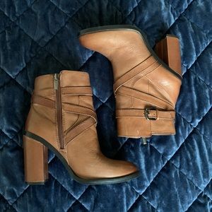 NIB Vince Camuto Burnished Antique Gravell Bootie